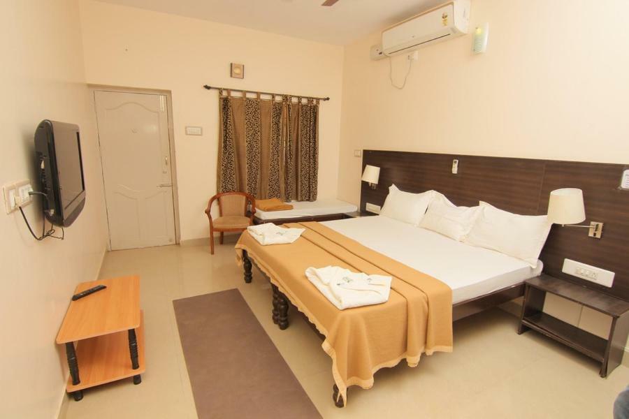 Jains Royal Palace Resorts Yelagiri Exterior photo