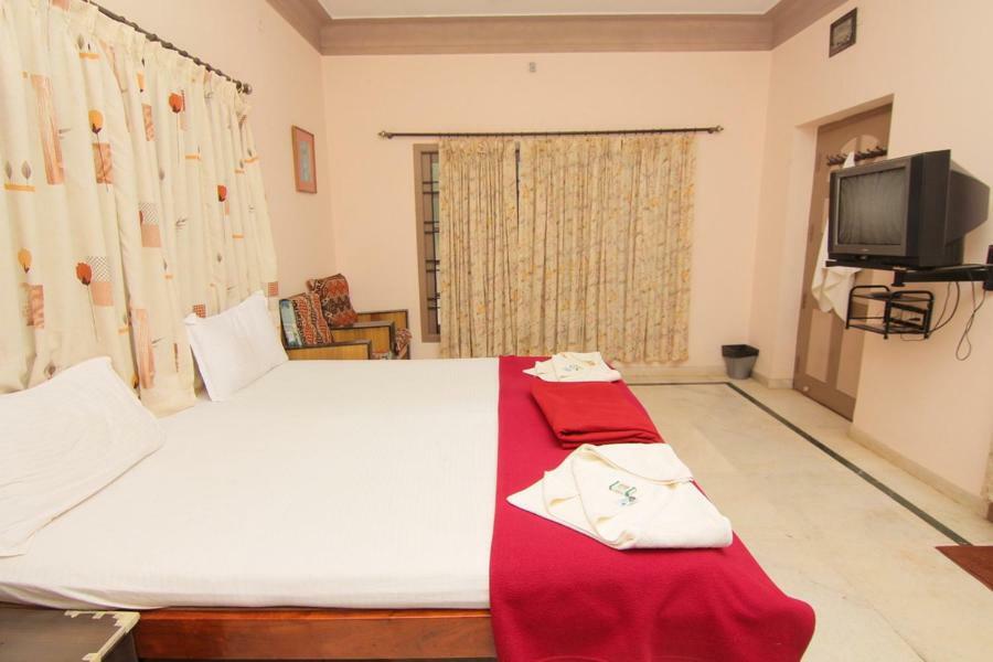 Jains Royal Palace Resorts Yelagiri Exterior photo
