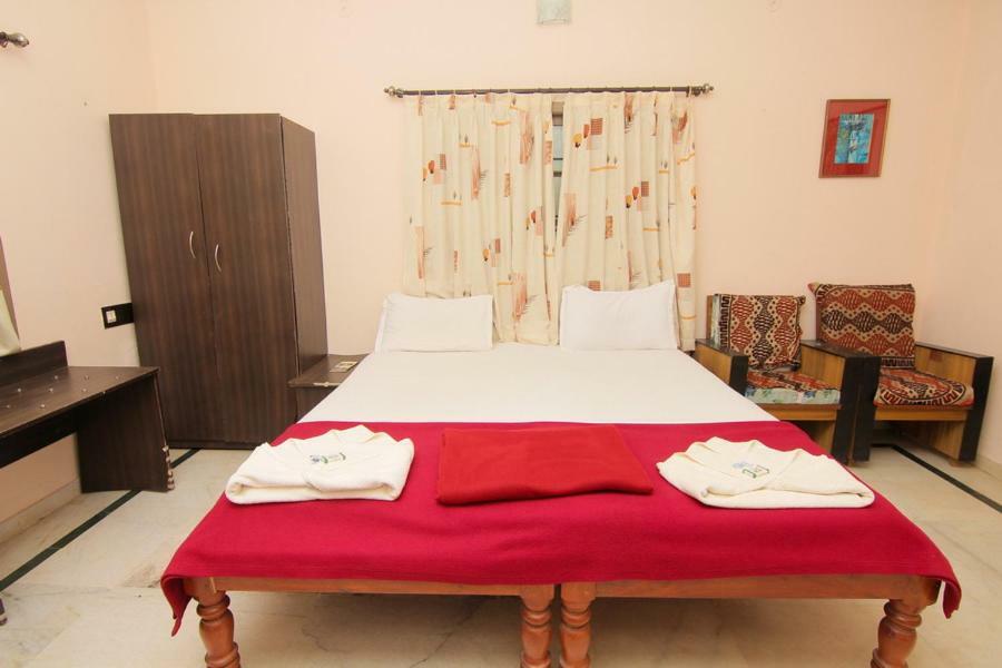 Jains Royal Palace Resorts Yelagiri Exterior photo